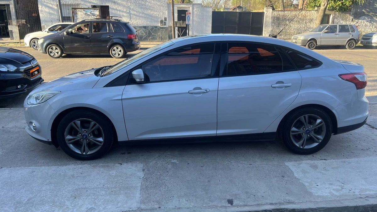 Ford Focus SE Plus 2.0 Automático (2014)