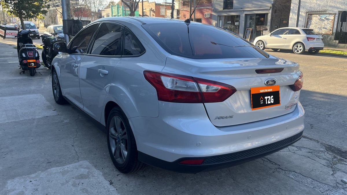 Ford Focus SE Plus 2.0 Automático (2014)