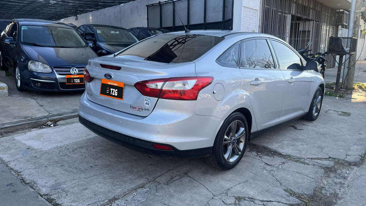 Ford Focus SE Plus 2.0 Automático (2014)