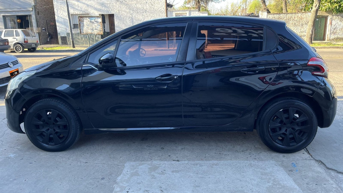 Peugeot 208 Active (2014)
