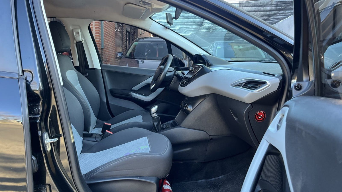 Peugeot 208 Active (2014)