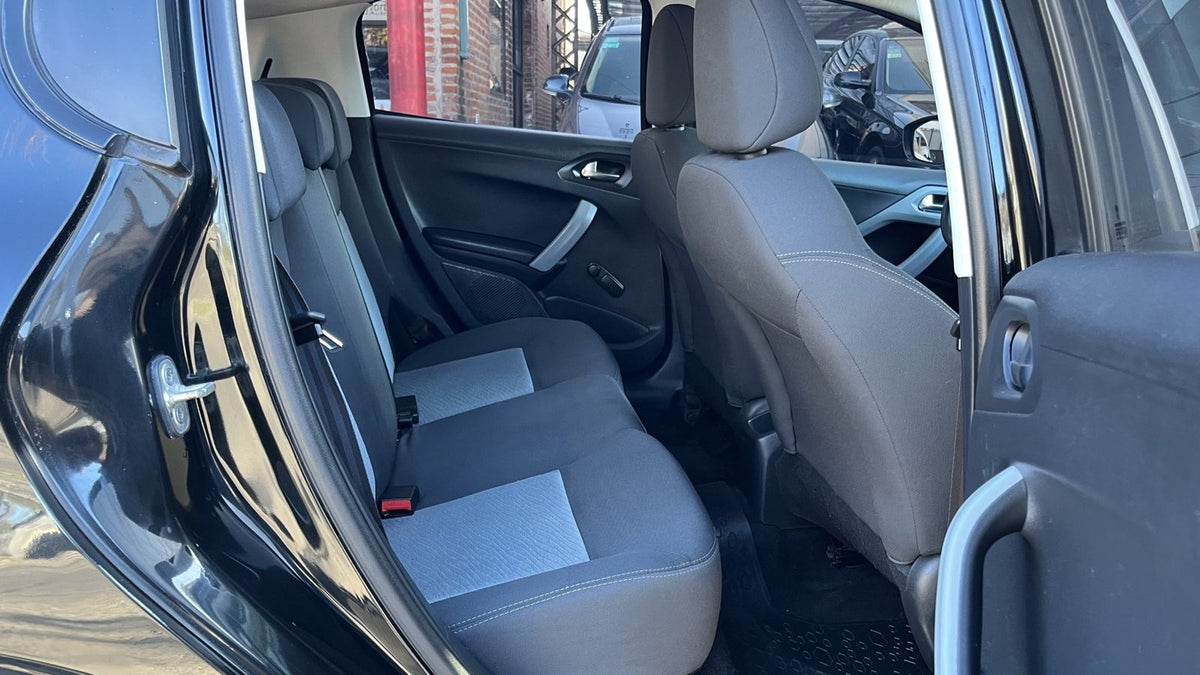 Peugeot 208 Active (2014)