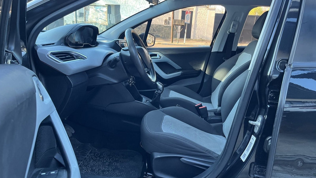 Peugeot 208 Active (2014)